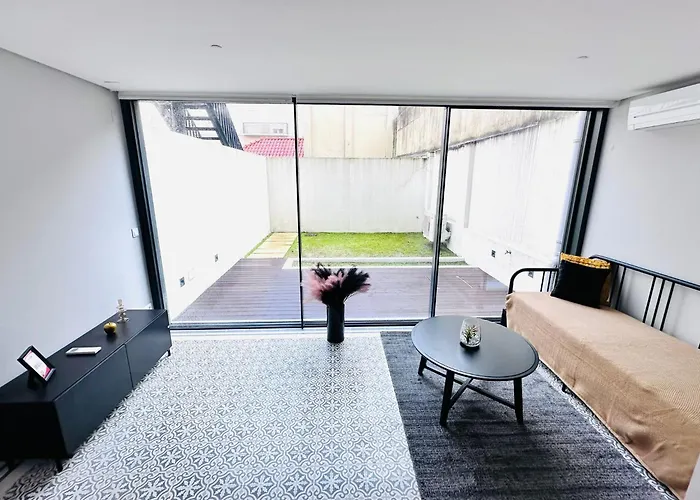 The Eca De Queiroz House - No Cv D - Central One-Bedroom Apartment